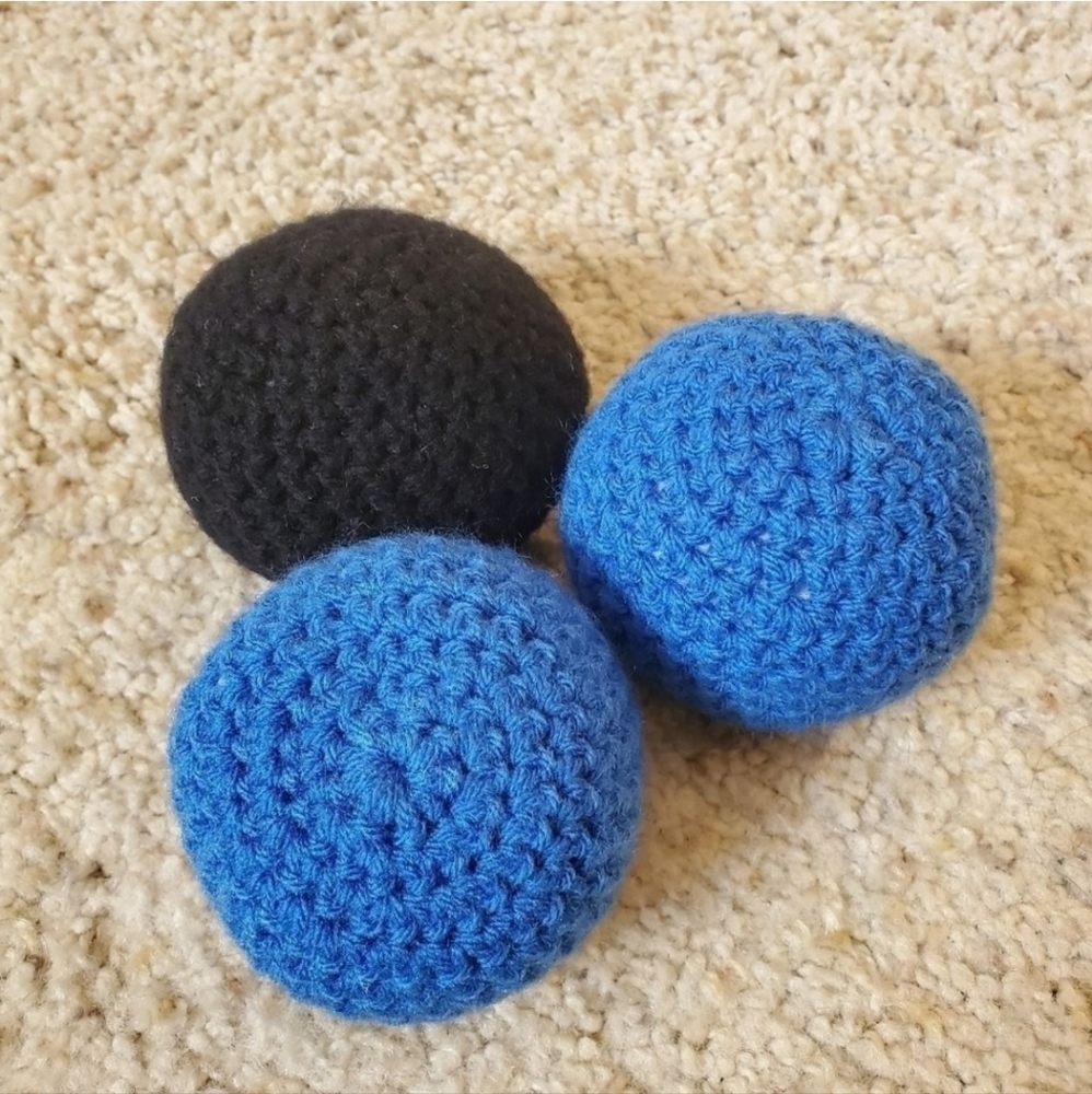 Non squeaky crochet dog cat toy. 3 non squeaky balls. Homemade